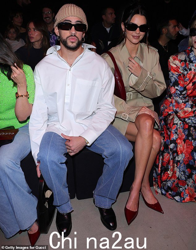 Jenner 最近开始流传有关她与前男友 Bad Bunny 和解的谣言,这让她的粉丝陷入疯狂;见于 2023 年