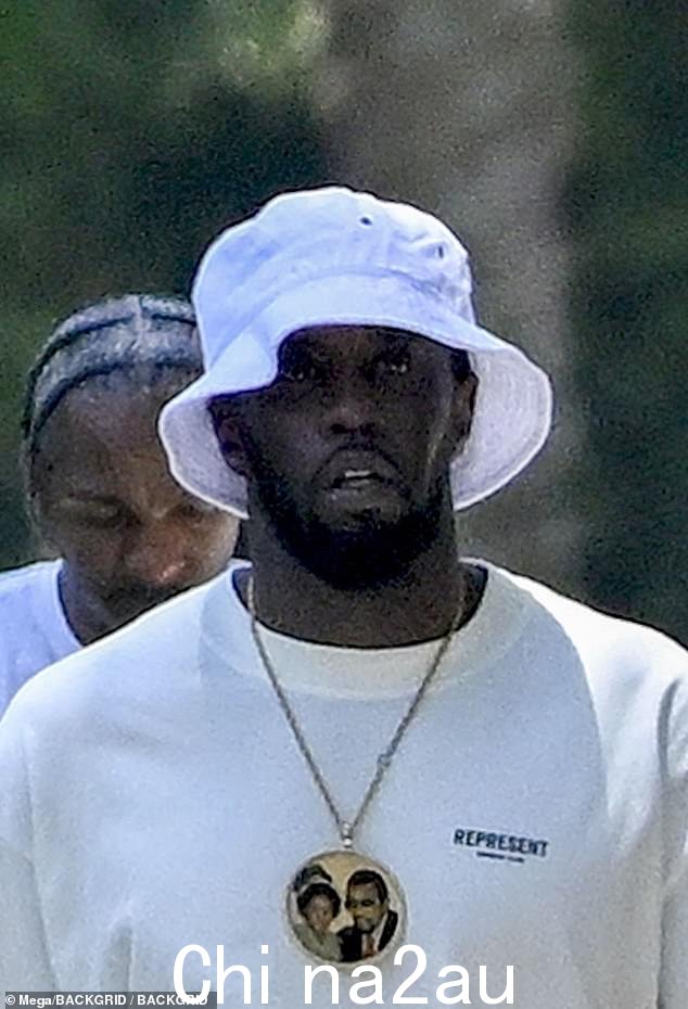 Cassie 在诉讼中表示,她最终设法逃离了 Diddy 并去了自己的公寓,但由于害怕说唱歌手而决定返回酒店
