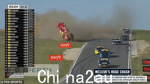 卡梅伦·麦克劳德不知何故在周日珀斯邓洛普系列赛中遭遇恐怖车祸(如图)