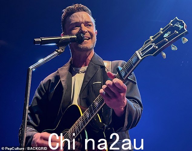 此巡演消息是在有消息称这位歌手因布兰妮·斯皮尔斯四月份的爆炸性指控而导致他的专辑和巡演均失败后被粉丝退休后发布的。