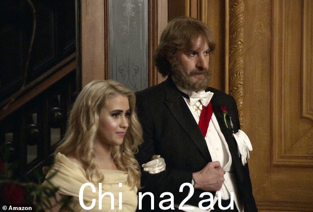 玛丽亚(如图,左)在 2020 年电影《波拉特后续电影》中的角色取得了重大突破,获得了奥斯卡奖(与萨莎·拜伦·科恩,右)