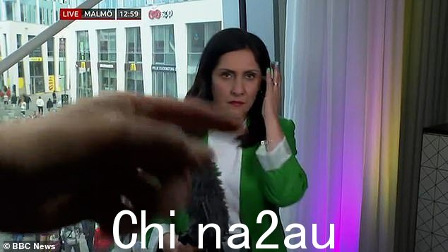演示者随后从错误中恢复过来,并在比赛开始前几个小时开始发布公告