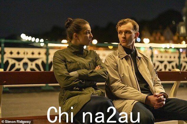 Pierpoint 着眼于未来,并在道德投资上下了大赌注,因为该公司与绿色科技能源公司 Lumi 合作(如图为玛丽莎和哈利)