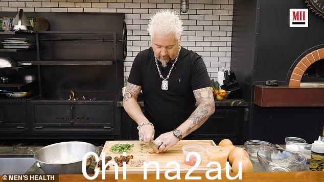 '一旦我开始更加认真地对待这个问题,我吃的食物的数量和锻炼,它真的改变了整个事情,'名厨