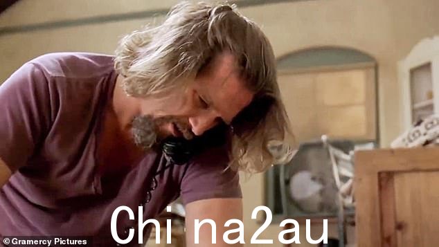 根据拍卖行的说法,The Dude 的另一套服装将出现在拍卖会上,预计售价为 50,000 至 70,000 美元
