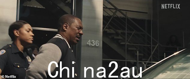 在周四发布的电影官方预告片中,墨菲扮演的角色从洛杉矶警察局偷了一架直升机开始