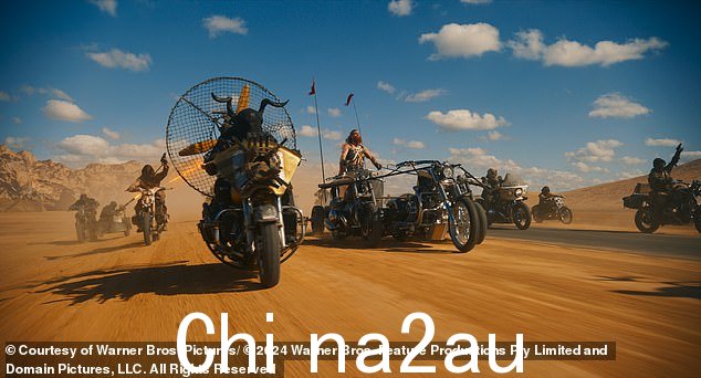 我上周在戛纳电影节看了《Furiosa》,它像任何电影一样经历了一场风暴,它是西部片、圣经史诗、公路旅行、科幻奇幻的疯狂混合体当然,还有类固醇的《Top Gear》
