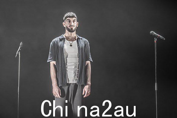 Nima Taleghani (如图) 饰演 Benvolio