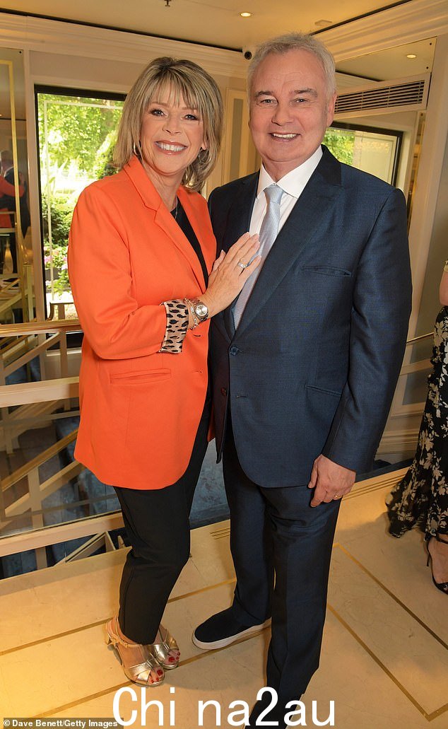 Eamonn Holmes 和 Ruth Langsford 在周六宣布结婚 14 年后分手(最后一次拍摄于 2022 年 7 月),令粉丝们震惊不已