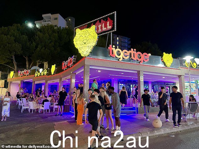 在“过度旅游”地区销售酒类的商店现在必须在晚上 9.30 到早上 8 点之间完全关闭,而不是简单地在这些时间之间停止销售酒类