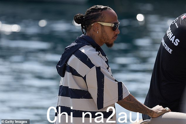 周六,刘易斯在今天的比赛之前取得第七名,而法拉利车队的查尔斯·勒克莱尔 (Charles Leclerc) 击败迈凯轮车队的奥斯卡·皮亚斯特里 (Oscar Piastri) 获得杆位,获得第二名