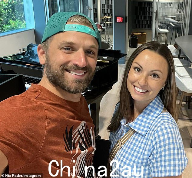 他们更新了结婚誓言,开启了婚姻的新篇章,Sam 也为自己的错误行为忏悔了