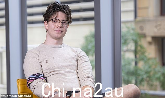 Jacob Boucher(如图)的妈妈因罕见的血癌去世后不断受到欺凌