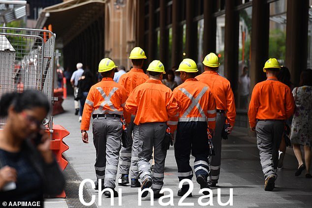 业主 Don Jollie 和他的妻子于 2022 年与墨尔本定制住宅建筑商 Holbrook Homes 签署了价值 479 美元的合同(库存图片)
