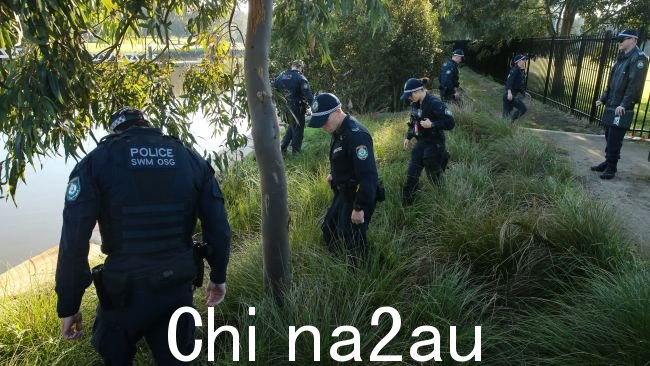 有人看到警察在周边地区和库克斯河沿岸进行线路搜索。图片:NewsWire / Gaye Gerard