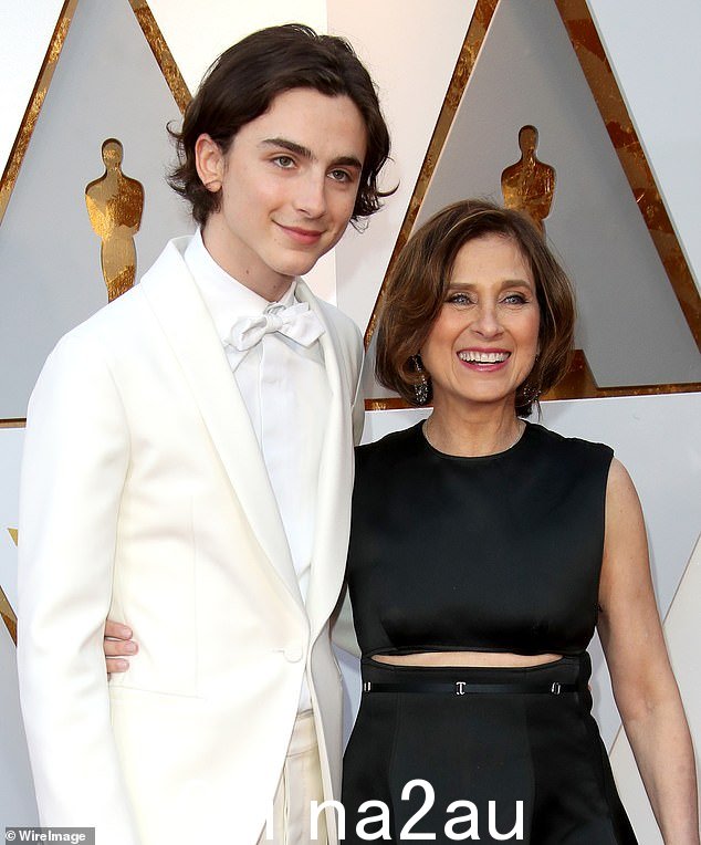 Timothée Chalamet 与他的母亲 Nicole Flender(前百老汇女演员和舞蹈家)合影,2018 年