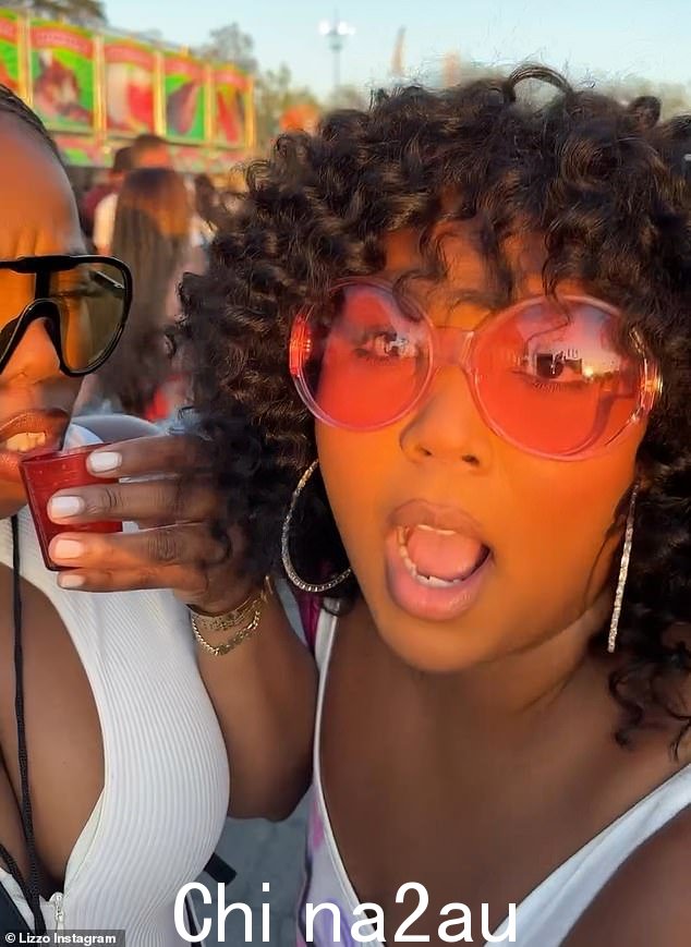 Lizzo 周一在社交媒体上分享了一段关于在洛杉矶县集市度过一个“hoodrat”之夜的小曲