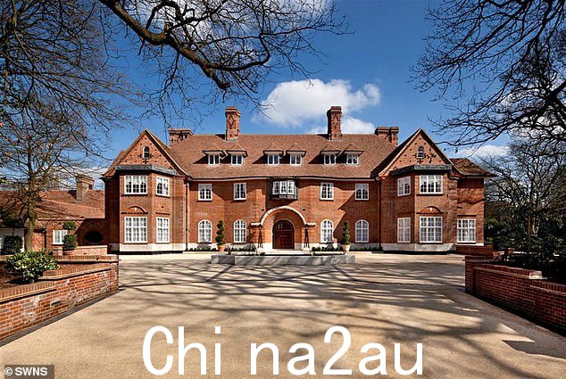 2015年,他以6500万英镑买下了汉普斯特德的15间卧室的Heath Hall,并曾以每周27,000英镑的价格出租给贾斯汀·比伯(Justin Bieber)。英国之旅