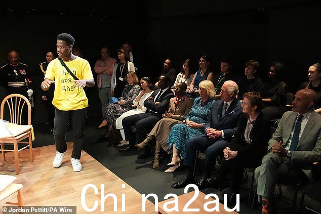 查理三世国王和卡米拉王后观看拉达戏剧节选段今天早上