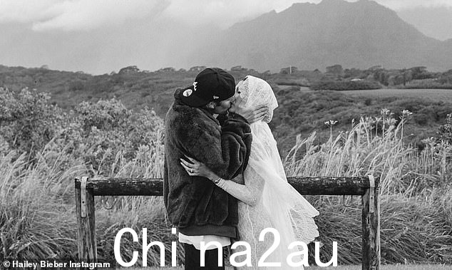 海莉·比伯的丈夫贾斯汀为续约而赠送给她的新钻石结婚戒指价值高达 140 万美元,据透露