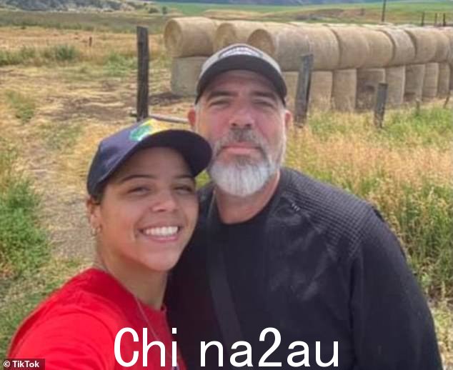 在给法伦(左)的长信息中,斯科特(右)分享了他过去的恋爱经历,并告诉她处理心碎的问题是“必要的”