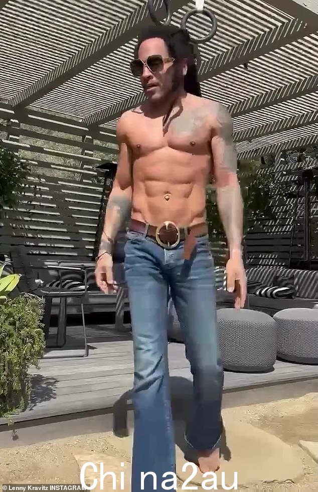 Kravitz 没有明显衰老迹象,经常在社交媒体上炫耀自己健美的体格