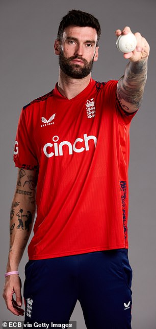 这位 6 英尺 7 英寸的投球手希望激励英格兰队在下个月的 T20 世界杯上取得成功