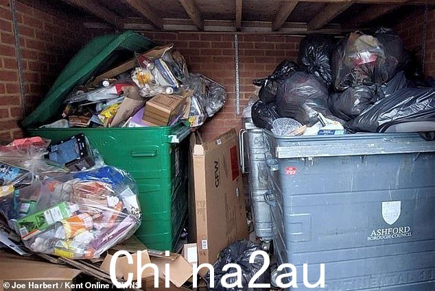 居民称他们的街道已变成“贫民窟”,因为自 5 月 1 日起,他们的回收品和食物垃圾就没有被收集