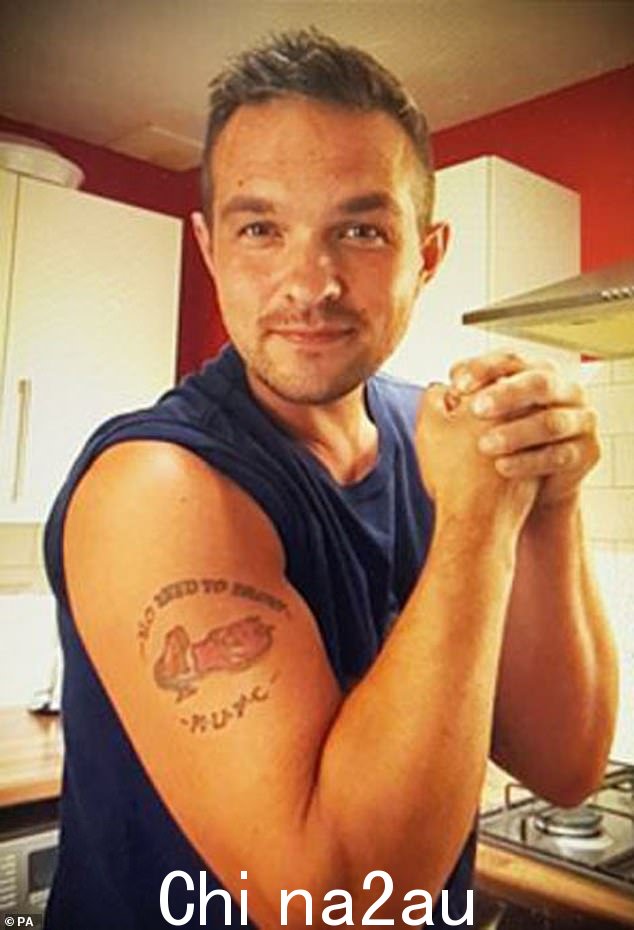 Nick Billingham,42 岁,被比尔刺死,比尔将尸体埋在他们的花园里