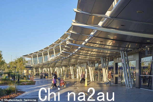 珀斯机场(如图)已就“给乘客和我们的航空公司合作伙伴带来的不便”表示歉意