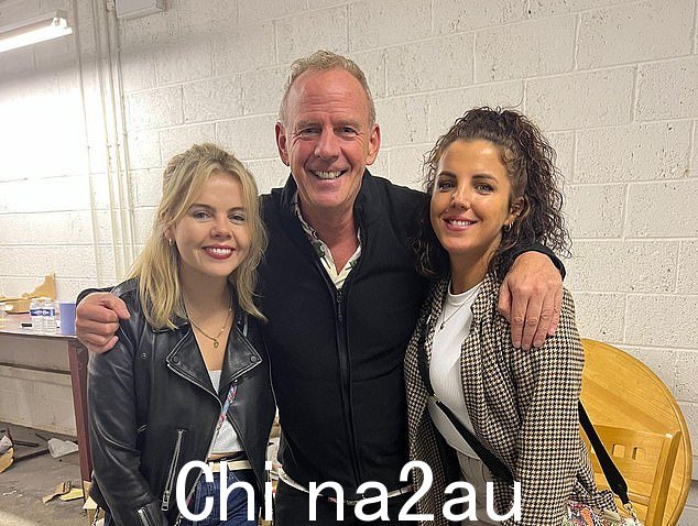 Saoirse-Monica Jackson 和 Jamie-Lee O'Donnell 就在这里,现在和 Fatboy Slim