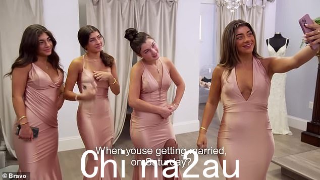 消息人士称,演员之间持续不断的戏剧性事件导致了过去两年 RHONJ 在 BravoCon 上分裂面板的原因