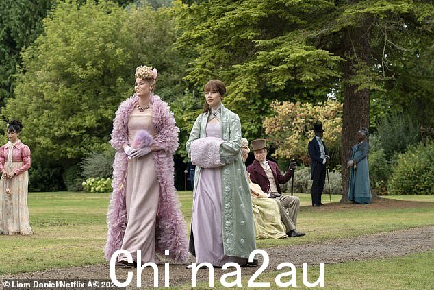 最近发布的第三季节目中,Eloise 与 Cressida 建立了密切的联系,许多观众希望它能发展出更多的东西 - 创造了船名“Creloise”夫妇(如图所示)