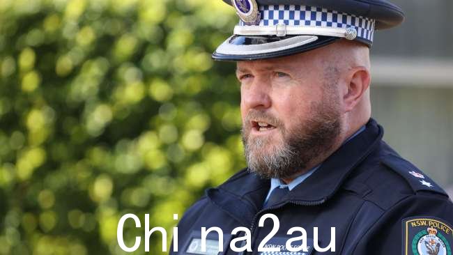 新南威尔士州警探达伦·纽曼 (Darren Newman)表示,家庭联络官正在与受害者的家人合作,而警方和新南威尔士州消防和救援部门正在继续调查事件的进展情况。图片:NewsWire / Damian Shaw