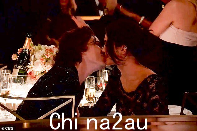 凯莉和蒂莫西在金球奖上的公开亲热在年初引起了社交媒体的狂热