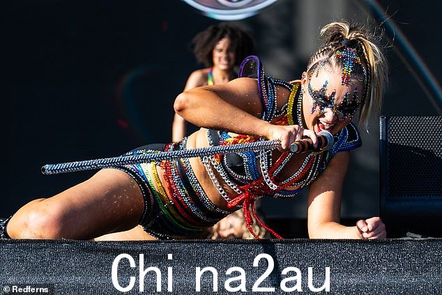 这位前真人秀明星在 2013 年的艾比终极舞蹈比赛中首次获得认可,当时他只有 10 岁,两年后又在《丹麦妈妈》中再次获得认可