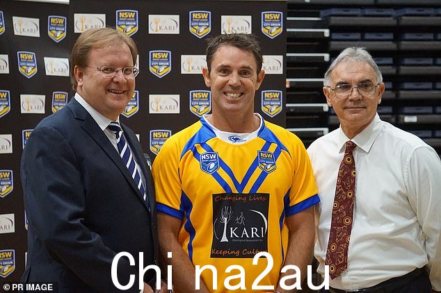 NSWRL 首席执行官 David Trodden(左图,足球传奇人物 Brad Fittler,中)在戈登最初仅停赛两场比赛后进行了干预