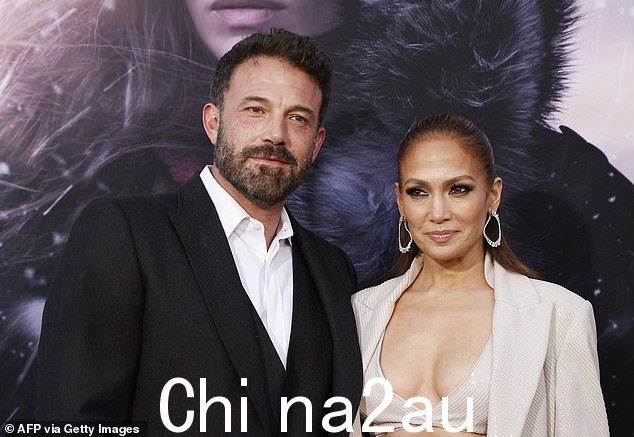 流媒体获胜之际,有传言称其与丈夫本·阿弗莱克(Ben Affleck)婚姻出现问题。他已经在租来的房子里住了几个星期,最近几个月很少有人看到他们在一起; 2023 年 5 月在洛杉矶观看