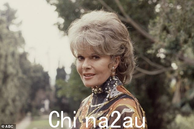 Janis Paige 出现在 ABC 电视电影《我肩上的天使》中,加利福尼亚州卡尔弗城,1980 年