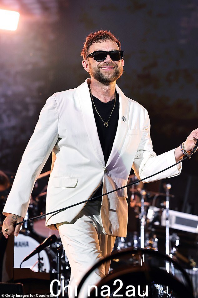Blur 的现场专辑将收录他们去年夏天在温布利体育场举行的演出中的曲目 - 图为主唱 Damon Albarn