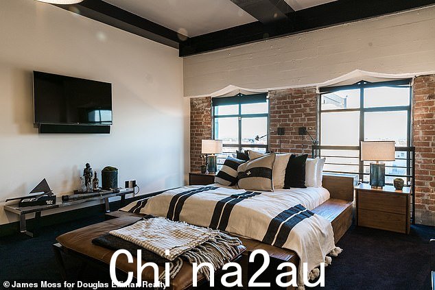 德普和赫德以前居住的洛杉矶市中心顶层公寓于 2022 年 6 月以 138 万英镑出售