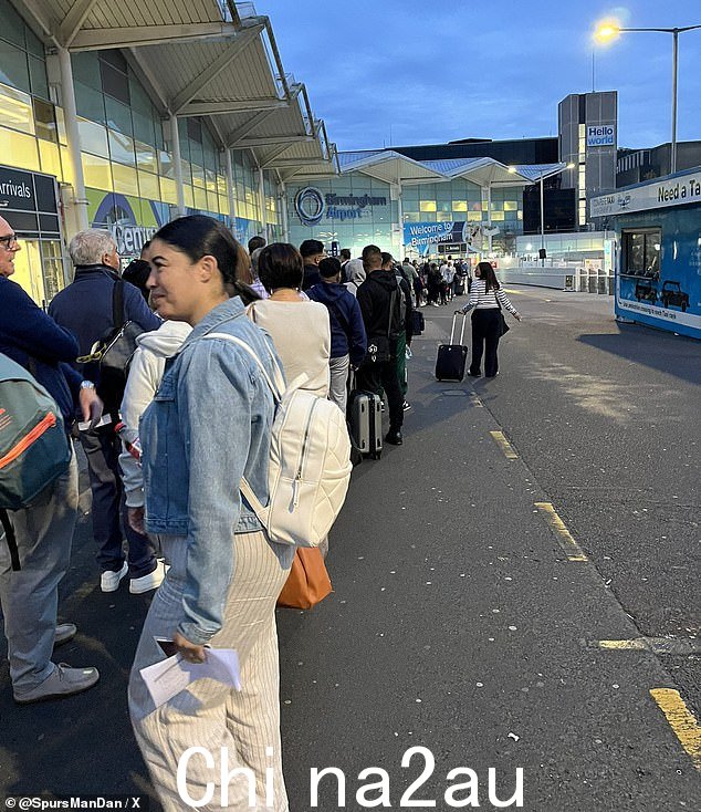 一些乘客报告了有多少人错过了航班,而另一些乘客在请求放行后还剩几分钟时间到达了登机口