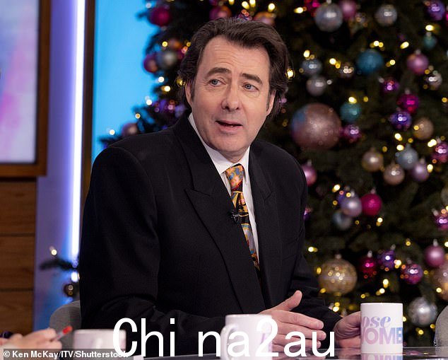 乔纳森(如图)取笑主持人杰里米的 Prime 视频系列克拉克森农场,开玩笑说他“不想买一个ymorepotatoes'