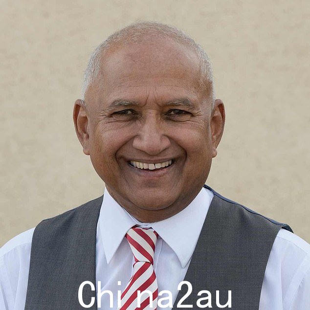 Bharat Raghu,73 岁(如图)向该女子倒酒,并将话题引向性,然后突然在酒店电梯里摸索并亲吻她