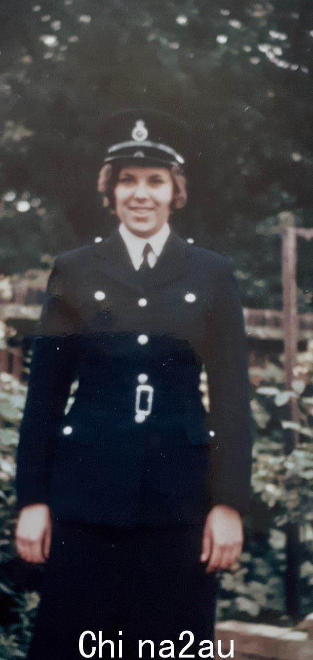 Sally Bower(如图)是 1974 年卢坎小队中唯一的女侦探,29 岁