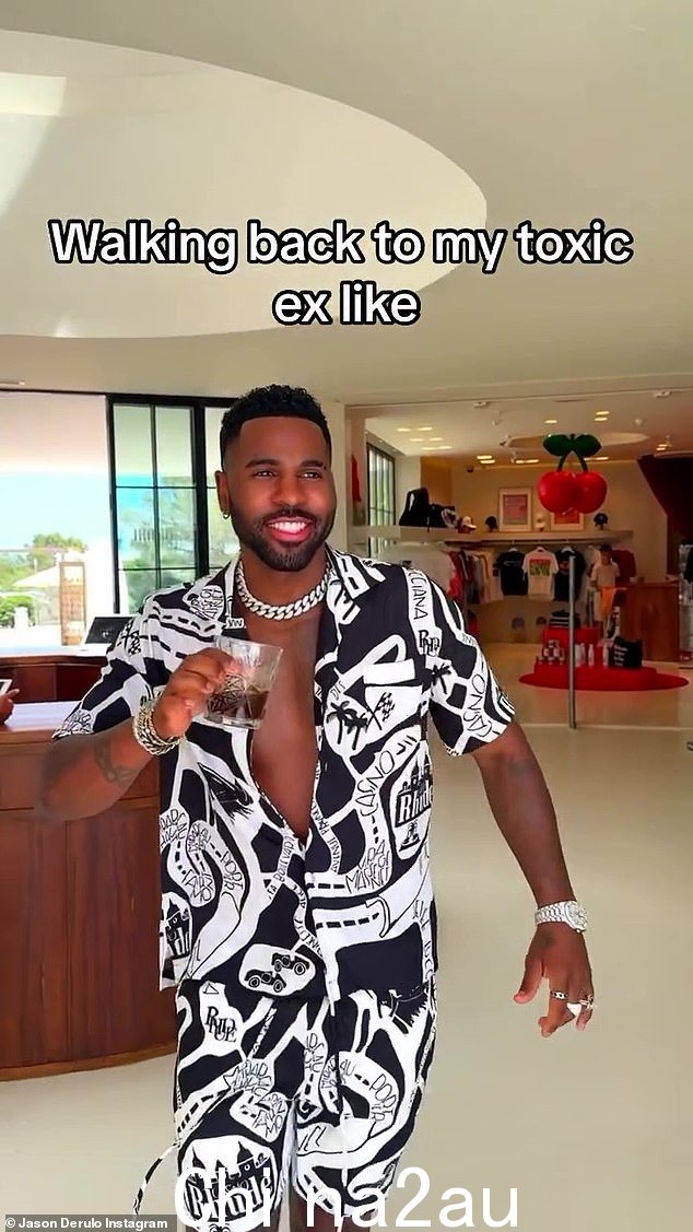 杰森·德鲁洛 (Jason Derulo) 在伊维萨岛发布火灾,比喻回到“有毒的前任”后,受到了猛烈抨击