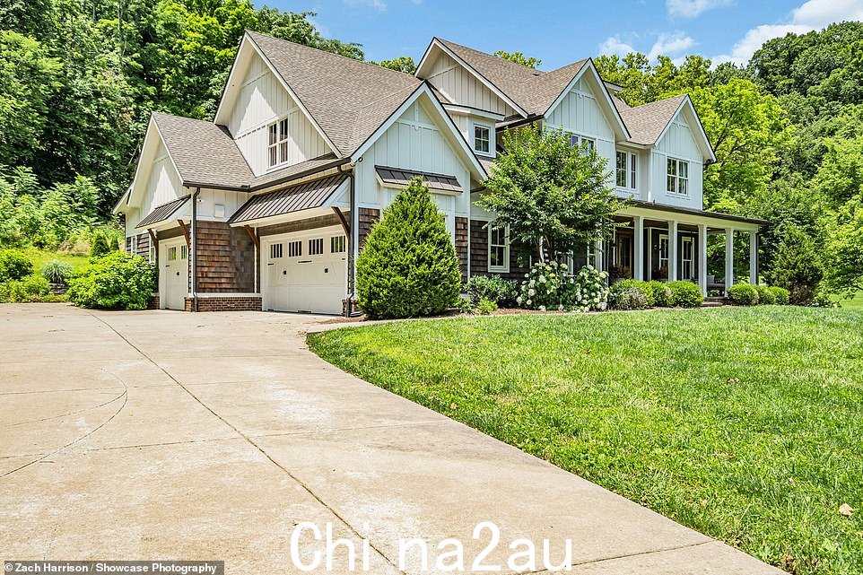 该房屋由 Tim Thompson Premier Realtors 的 Tim Thompson 列出