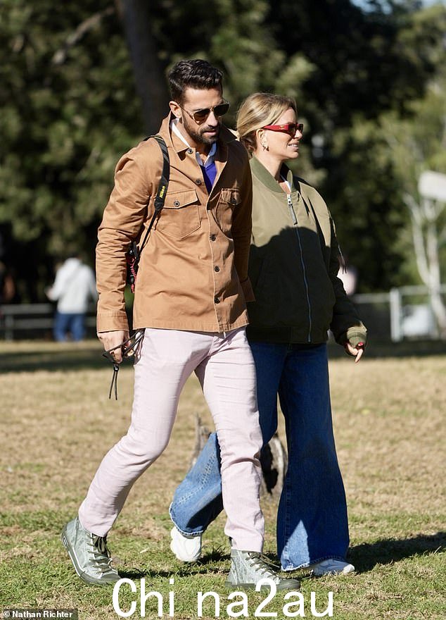Caroline - 于 2021 年 12 月与 Sergio 结婚 - 兴奋地分享说,在她接受 IVF 后,他们目前正在寻找代孕妈妈来怀上他们的孩子