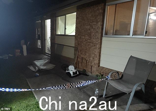 警方称该男子在吉尔福德的一处房产中被高尔夫球杆殴打超过 24 小时