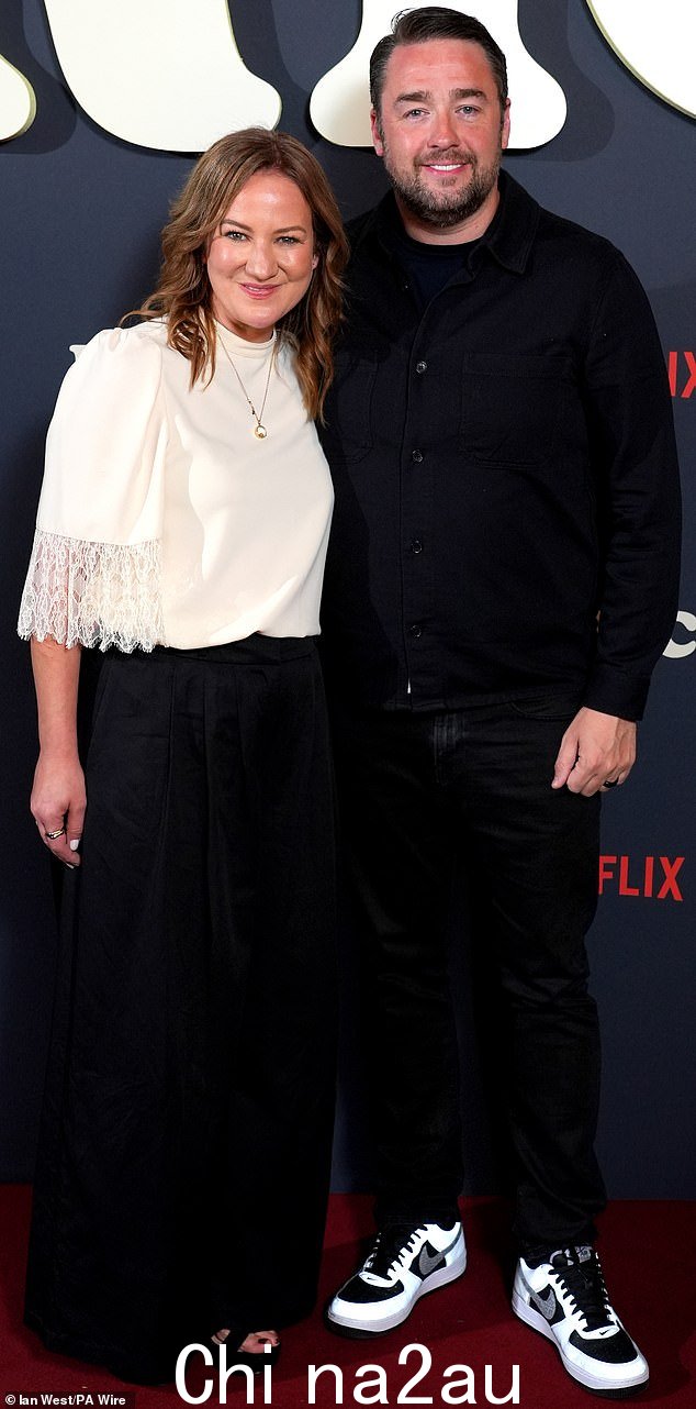 Lucy Dyke(如图,左)和她的丈夫 Jason Manford(如图,右)今年 5 月 20 日在伦敦出席 Netflix 剧集《埃里克》的英国首映式